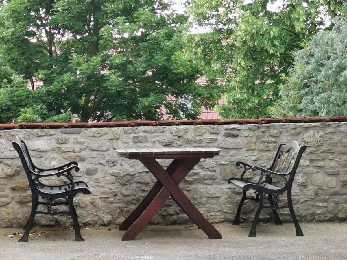 Ruhige Ferienwohnung Im Gutshaus Niederorschel Esterno foto