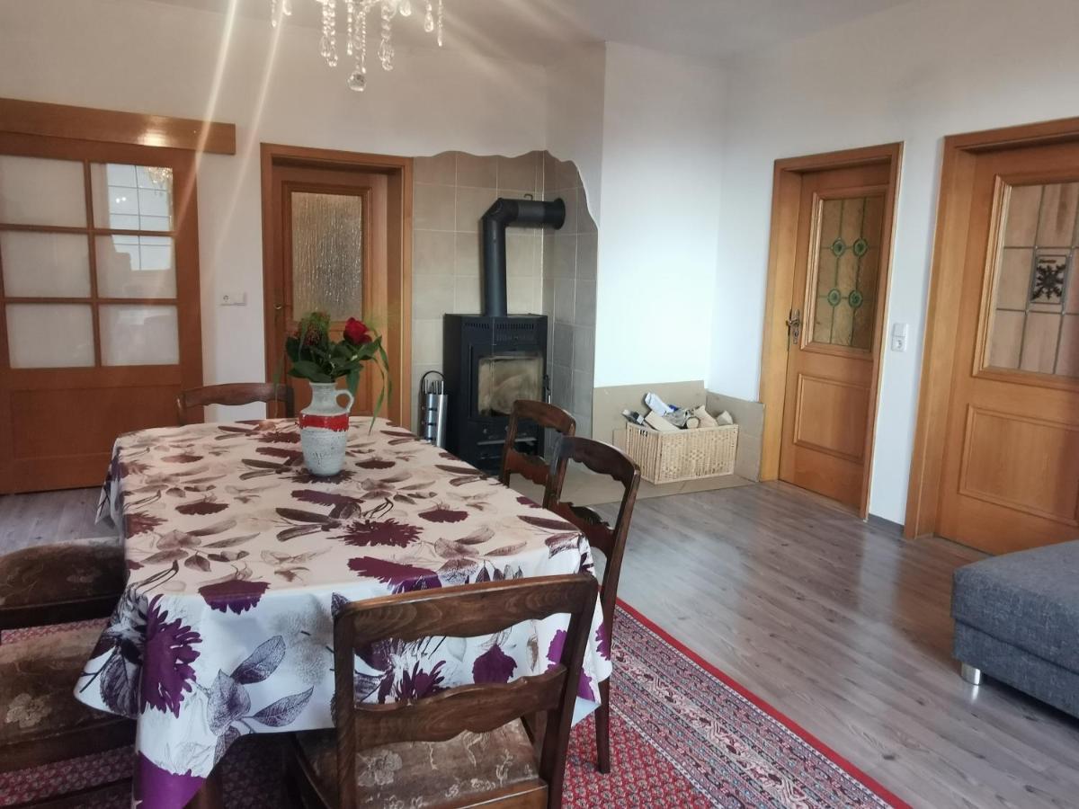 Ruhige Ferienwohnung Im Gutshaus Niederorschel Esterno foto